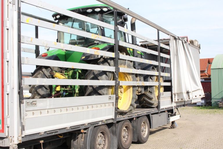 Bei Fahndungskontrolle auf der A6 bei Pleystein gestohlenen Traktor aufgefunden