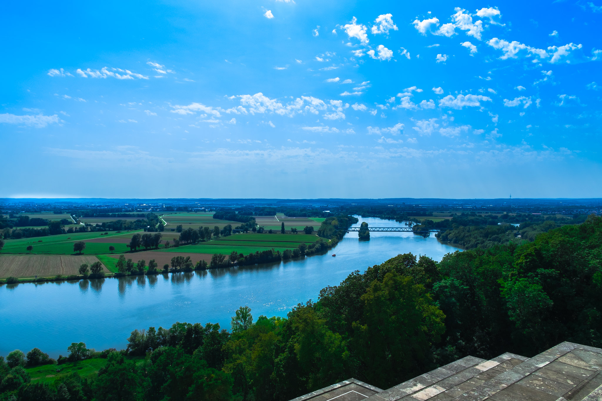 Fass mit Gefahrgut in Donau