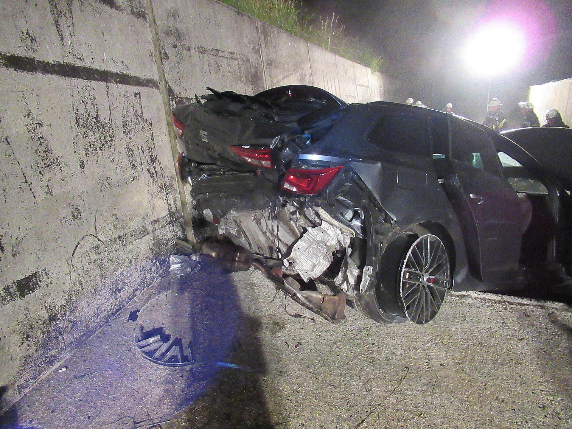 Kurioser Unfall mit hochmotorisiertem Fahrzeug