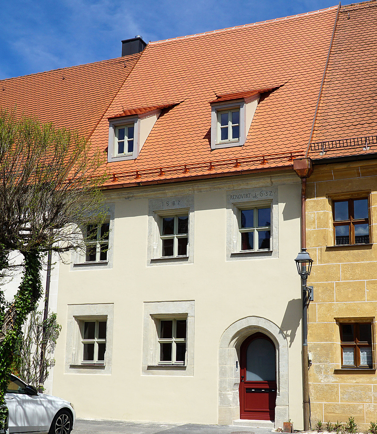 Historisches Gebäude am Paradeplatz 16 in Amberg mit großer Sorgfalt wieder instandgesetzt