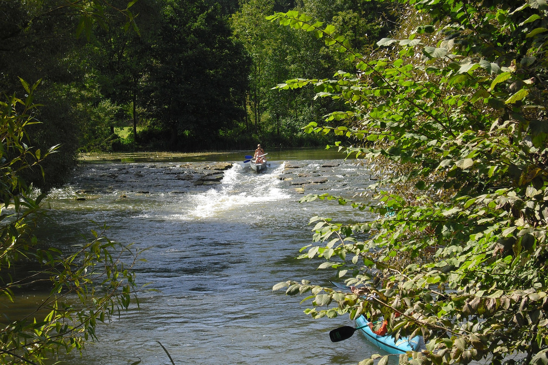 Kanutour oder Trampolinspringen