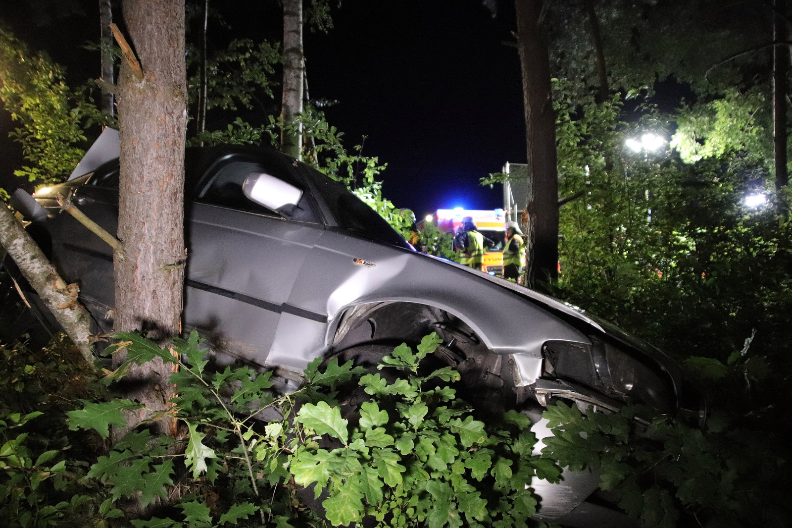 In dem BMW befanden sich vier Personen, wobei zwei schwer verletzt wurden Foto: Oberpfalz Aktuell