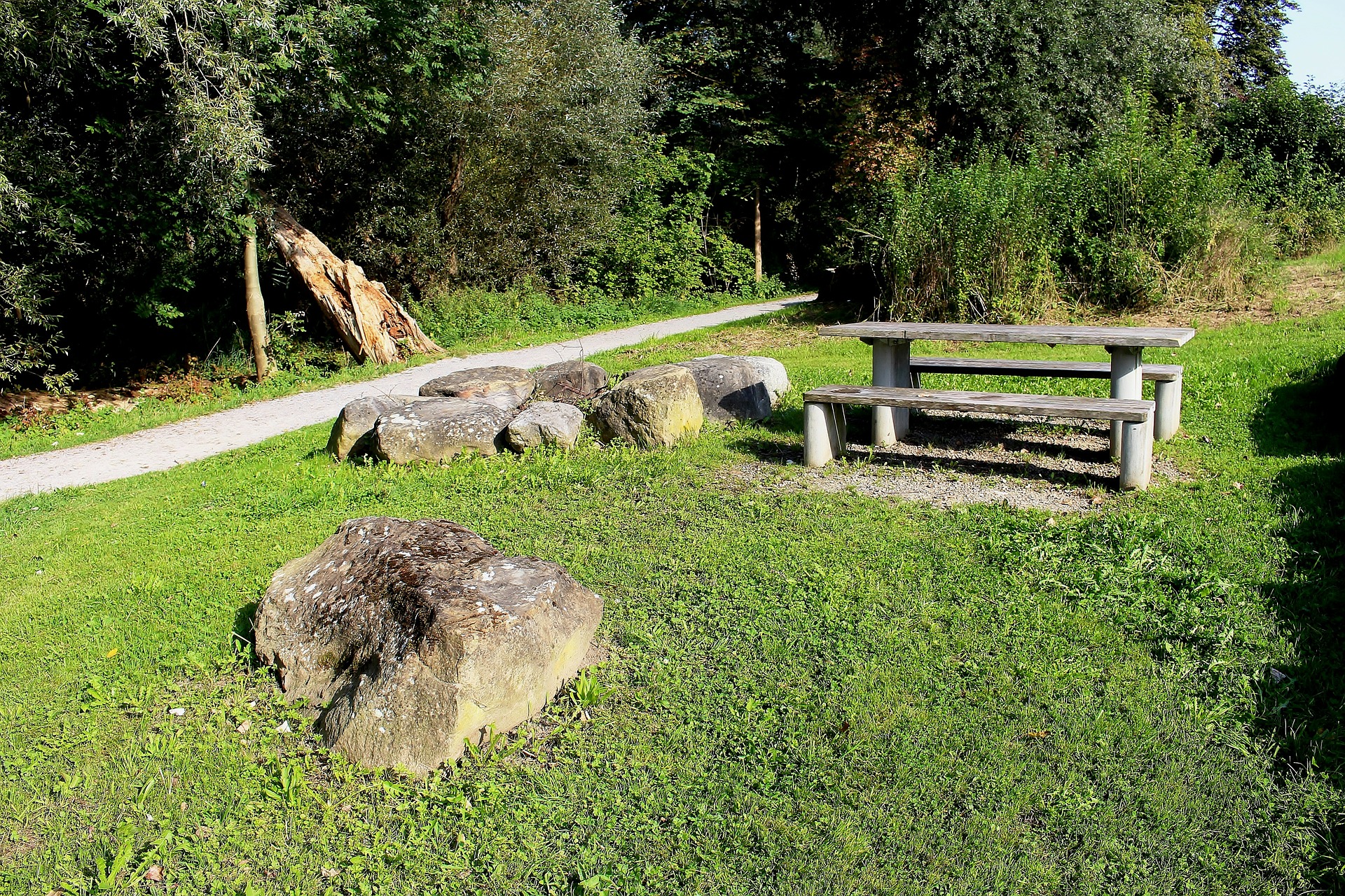 Sachbeschädigung auf öffentlichem Grillplatz in Wenzenbach