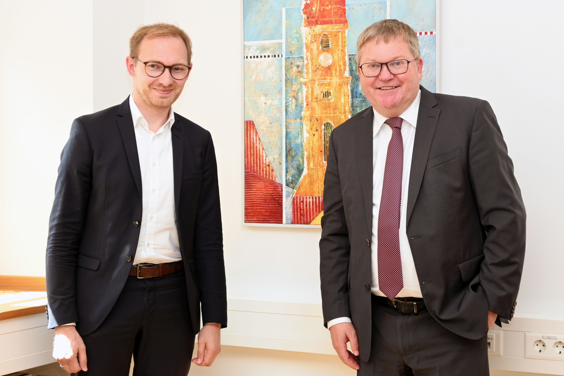 Der neue Geschäftsführer des Oberpfalz Marketing Manuel Köppl (links) und Oberbürgermeister Michael Cerny Foto: Susanne Schwab, Stadt Amberg