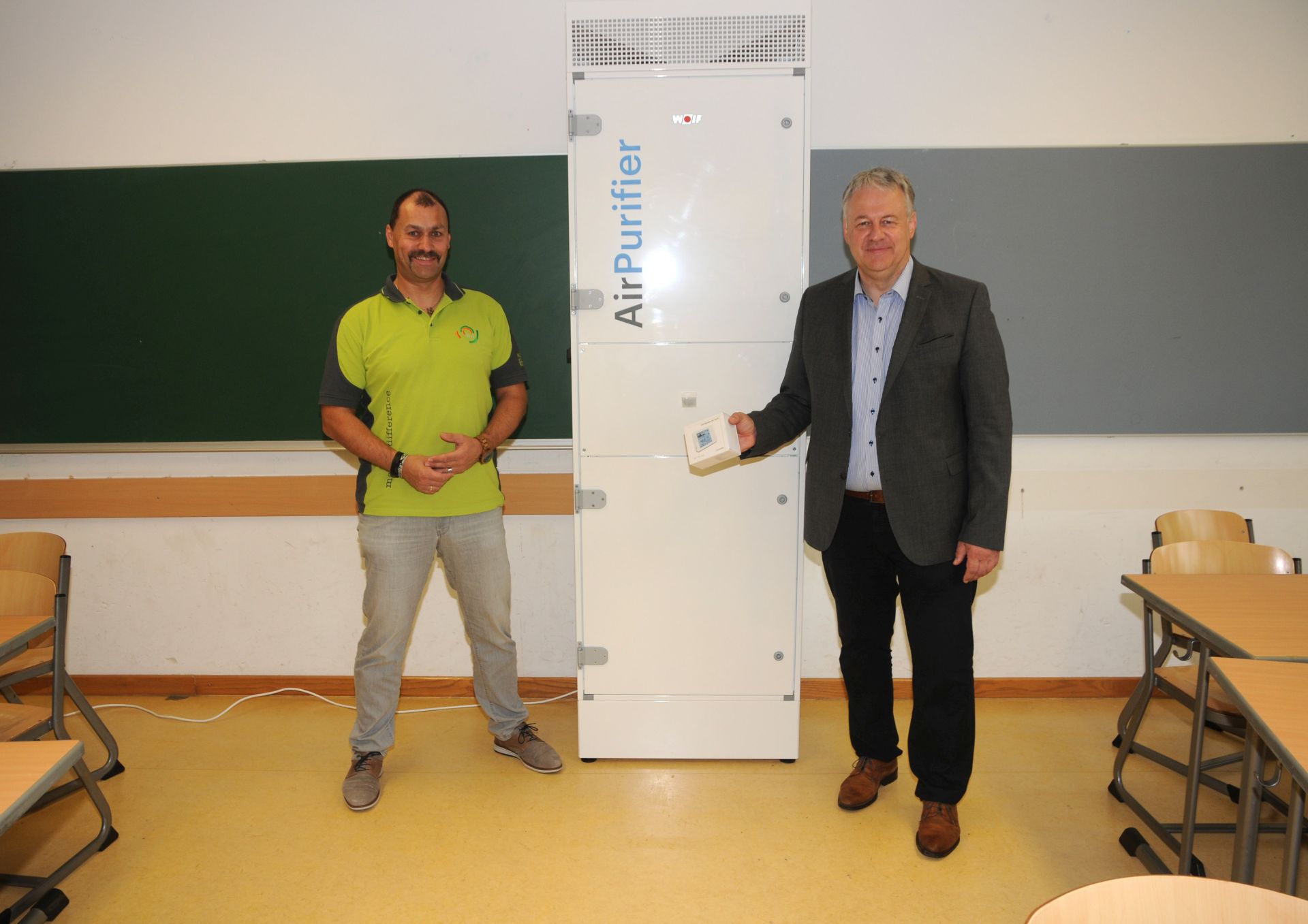 Luftreinigungsgeräte in Walter-Höllerer-Realschule aufgestellt – Insgesamt 59 Stück für fünf Landkreisschulen