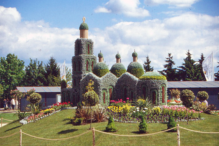 Foto: (Bernhard Frank, Stadt Amberg): Die Kathedrale von Périgueux – der Beitrag von Ambergs französischer Partnerstadt zur Landesgartenschau 1996