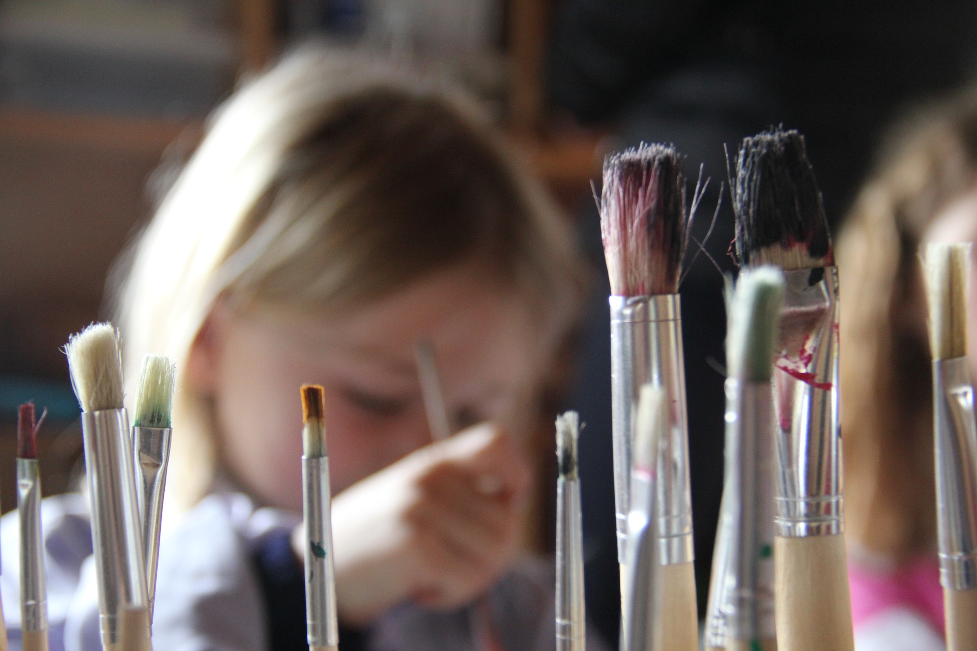 Symbolbild: Kind beim Malen