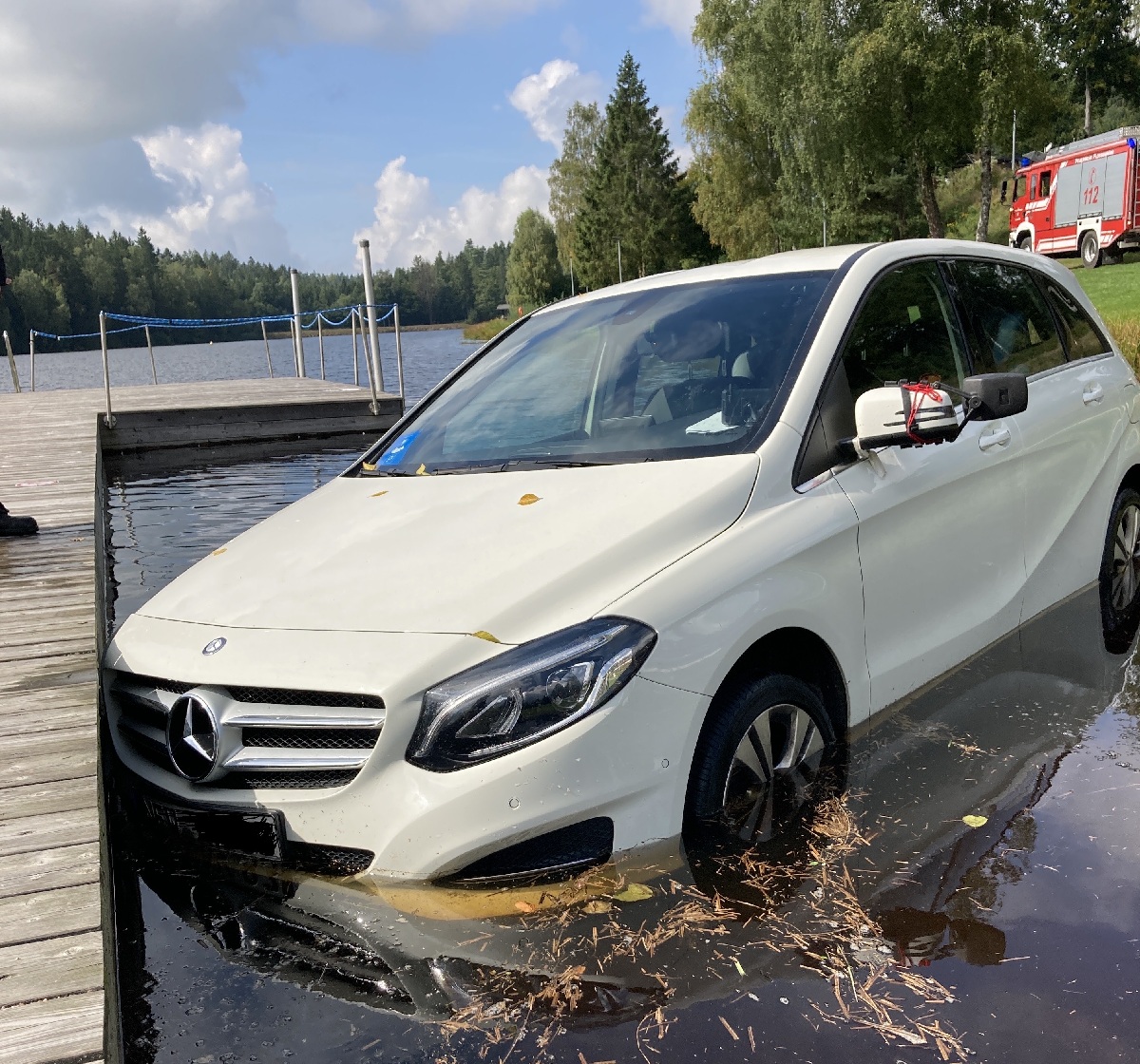 Fahrfehler endet im Gaisweiher