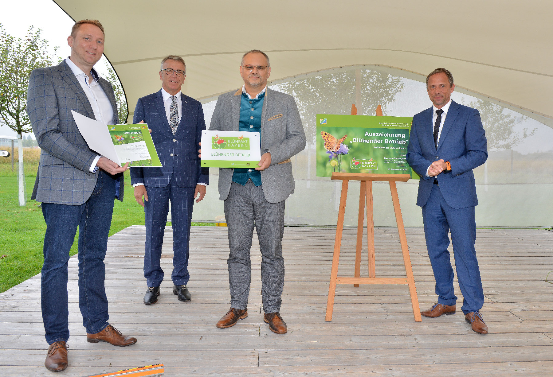 Auszeichnung des Amtes für Ländliche Entwicklung Oberpfalz zum „Blühenden Betrieb“