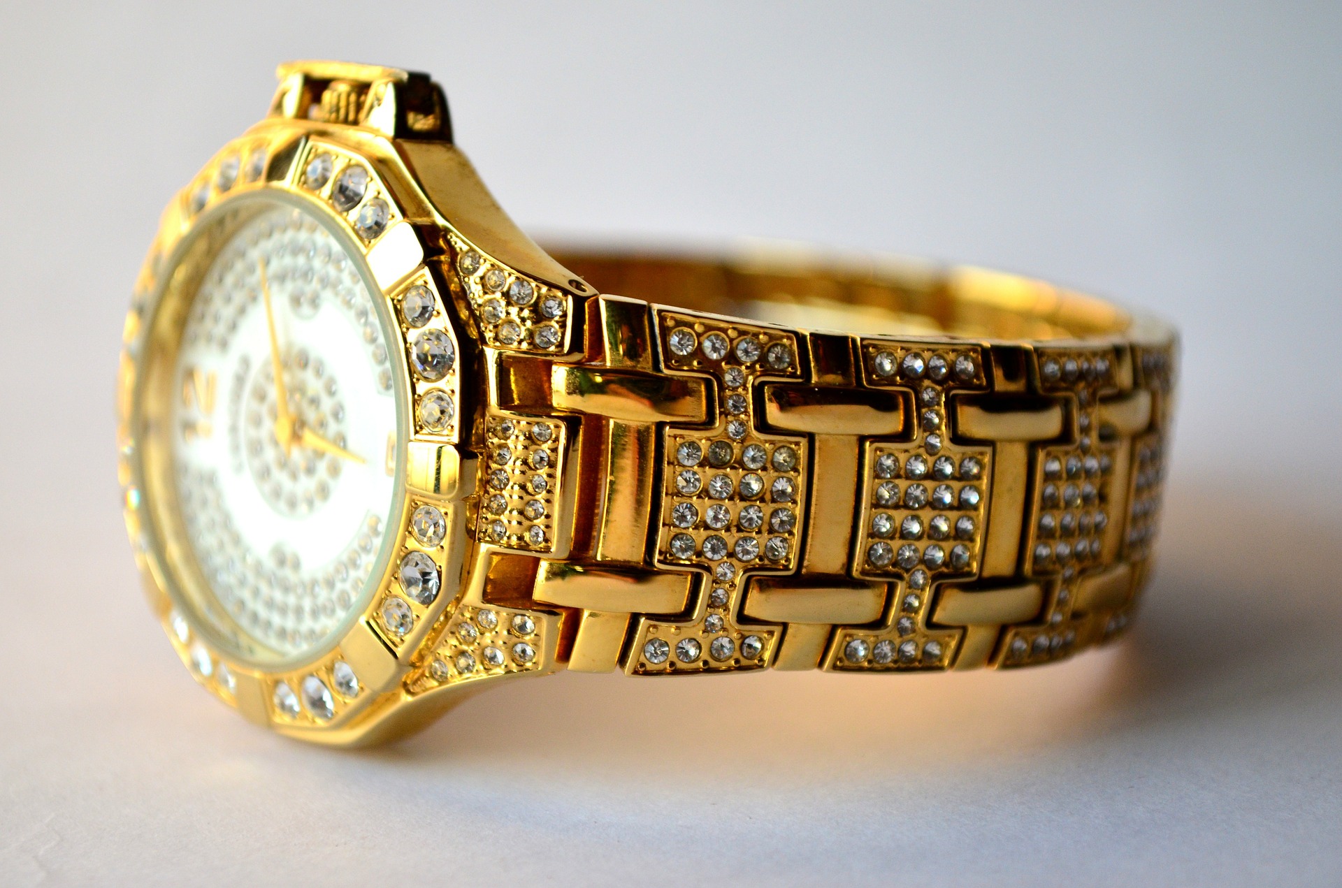 Symbolbild: Goldene Armbanduhr