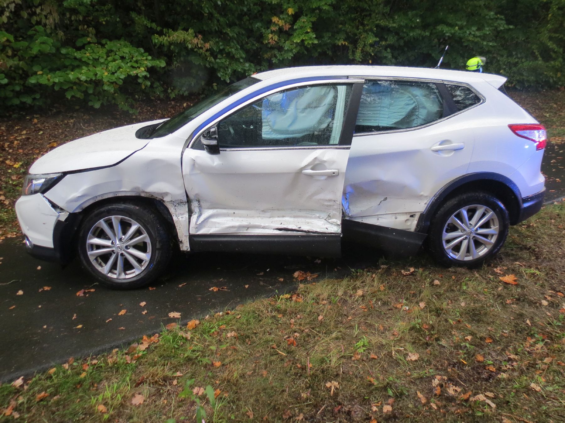 Der Nissan wurde erhebllich beschädigt Foto: Polizei S.-R.