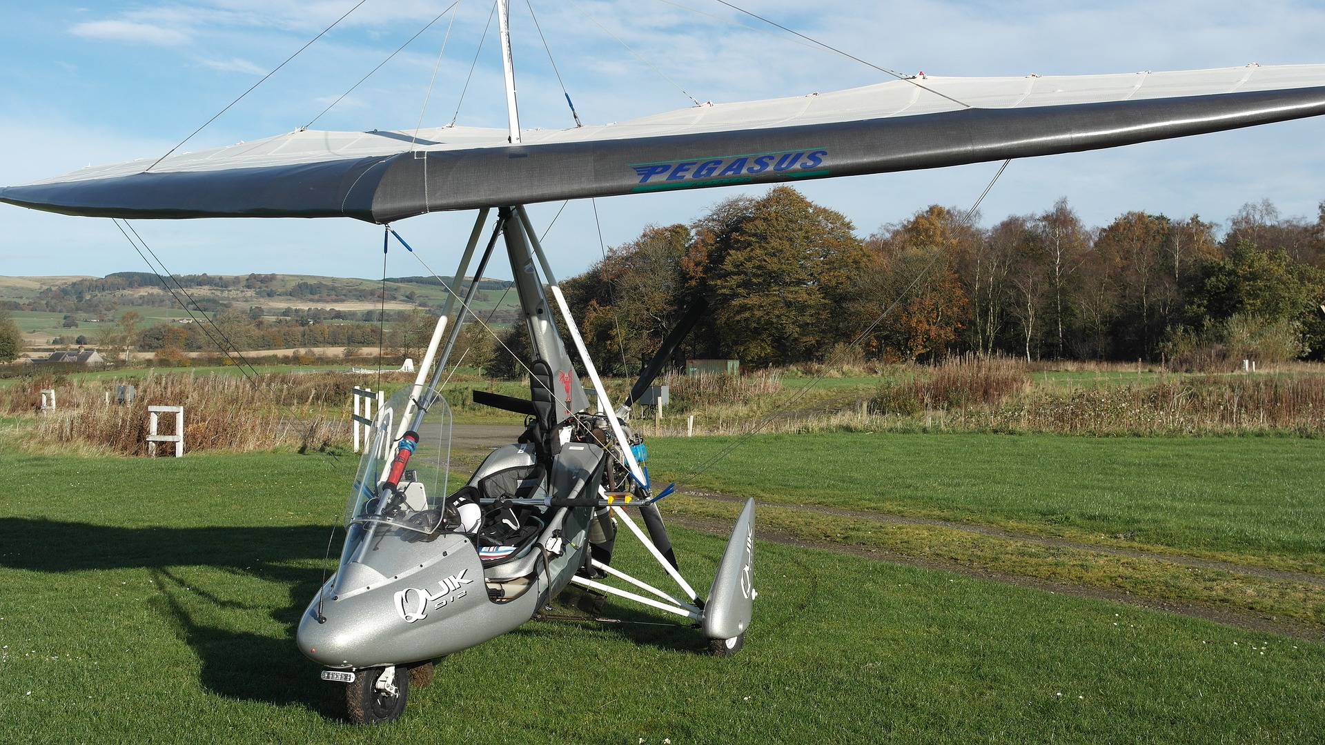 Notlandung eines Ultraleichtﬂugzeuges nähe Vorbach