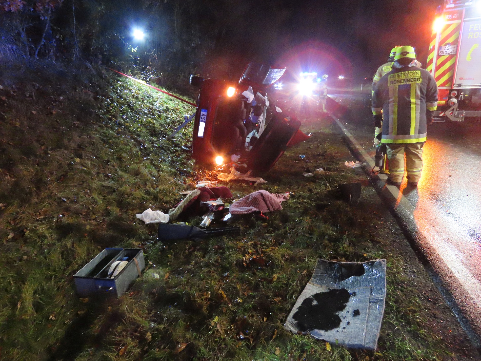 Die Fahranfängerin musste von der Feuerwehr aus dem Wrack befreit werden Foto: Polizei Su-Ro