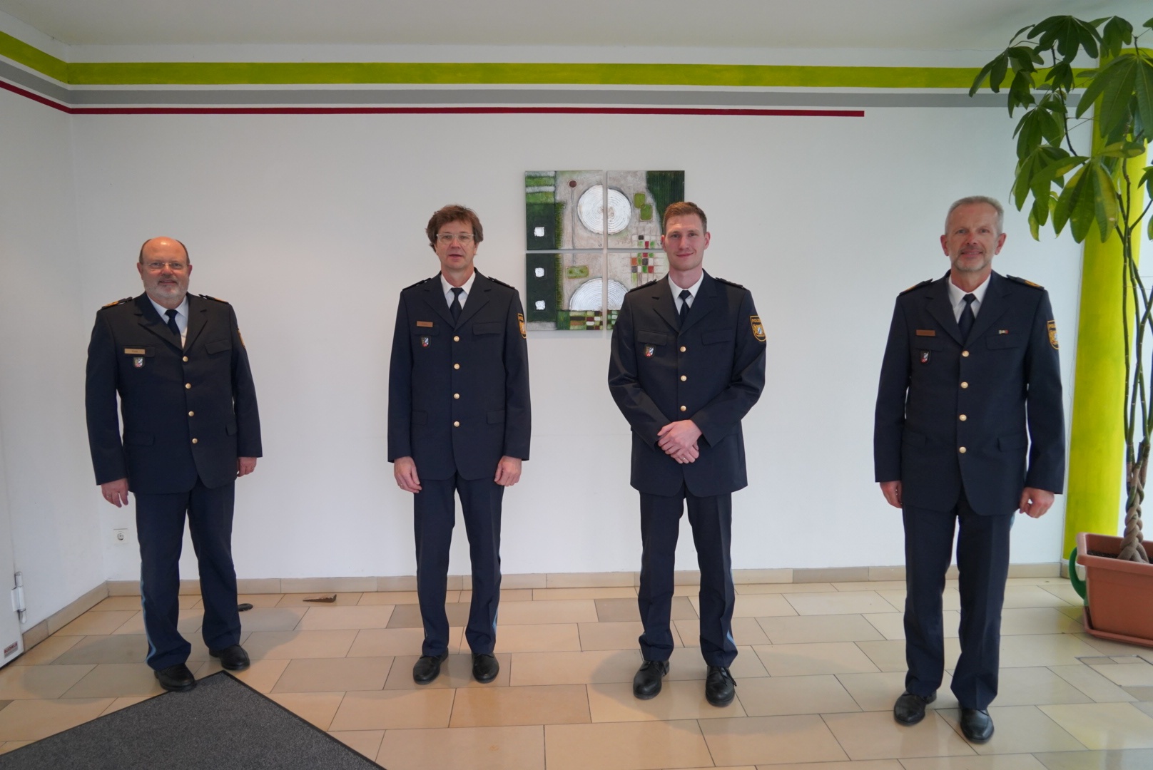 Polizeipräsident Norbert Zink, Erster Polizeihauptkommissar Hans-Jürgen Schön, Kriminalhauptkommissar Tobias Dörfler, Polizeivizepräsident Thomas Schöniger (von links nach rechts) Foto: Polizeipräsidium Oberpfalz/dp