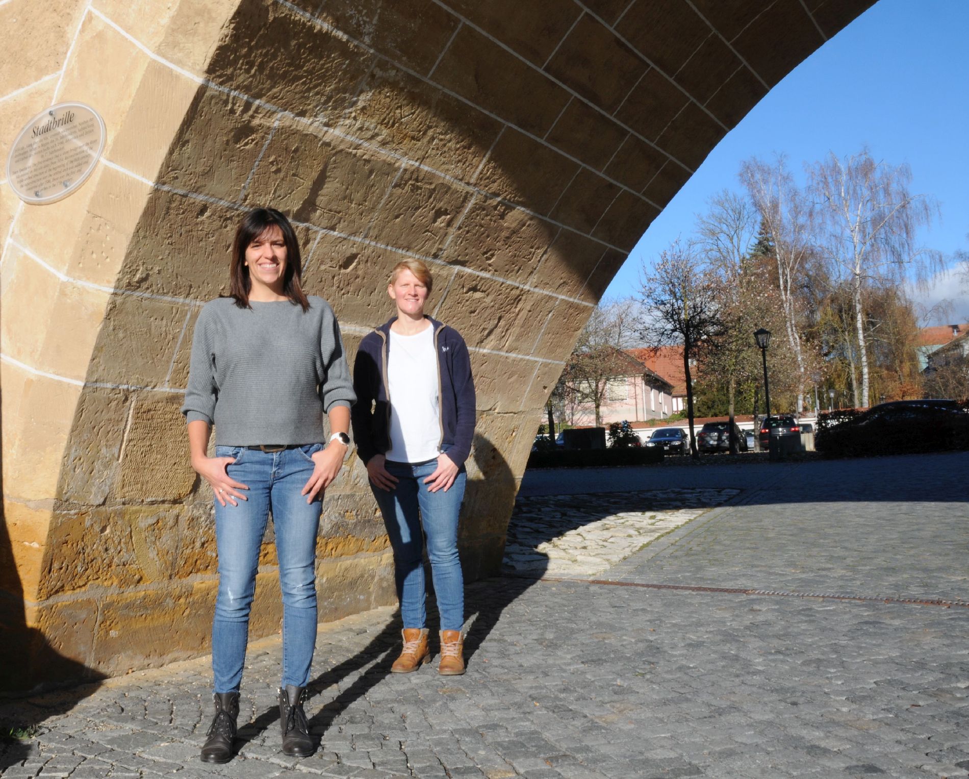 Anja Vogl ist die neue Regionalkoordinatorin der Elterntalks im Landkreis Amberg-Sulzbach. Zusammen mit Anita Kinscher lädt sie gestresste Eltern zu Online-Elterntalk-Runden ein (v.l.) Foto: Martina Beierl