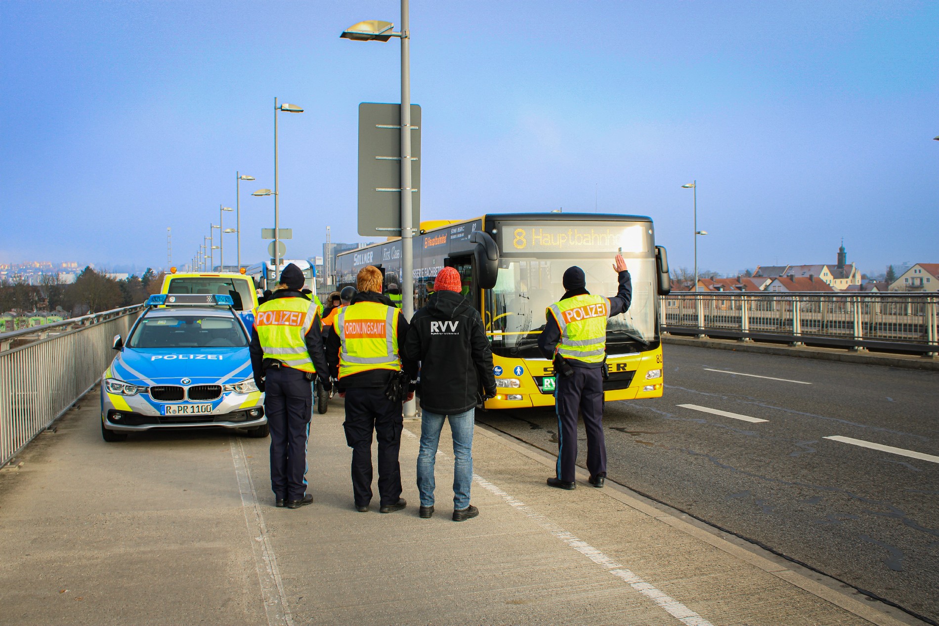 Kontrollstelle von RVV, KOS und Polizei Foto: POK Reitmeier, PI Regensburg Süd