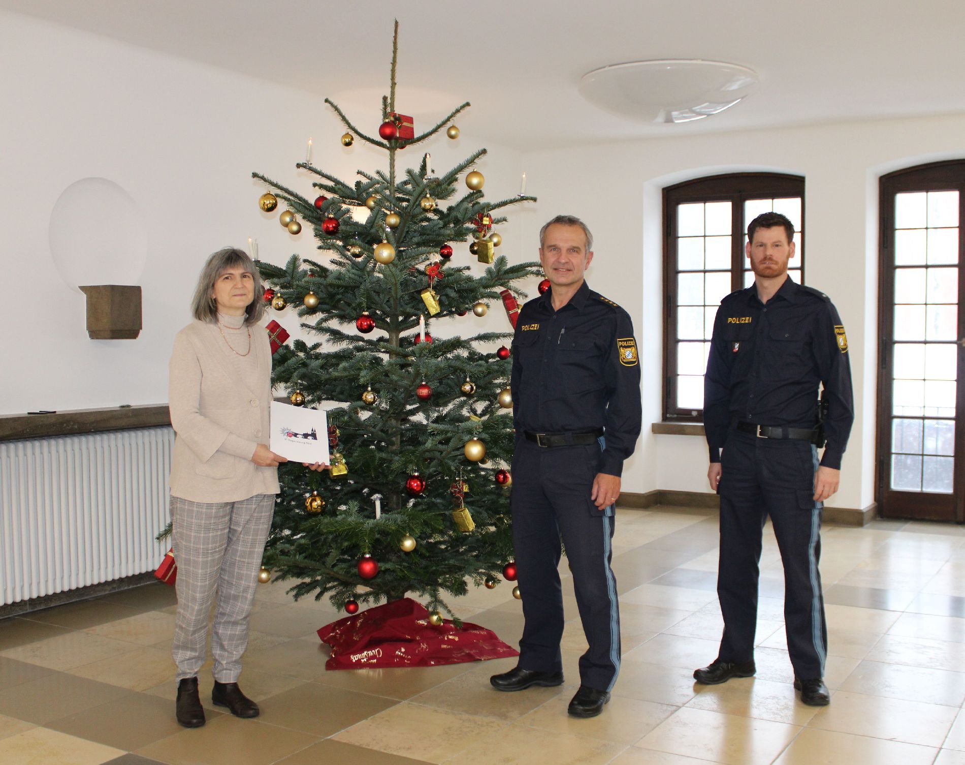 Von links nach rechts: Frau Dr. Silke Kietz, Leitender Polizeidirektor Gerhard Roider, Polizeikommissar Daniel Geißler Foto: Reitmeier Markus, PI Regensburg Süd