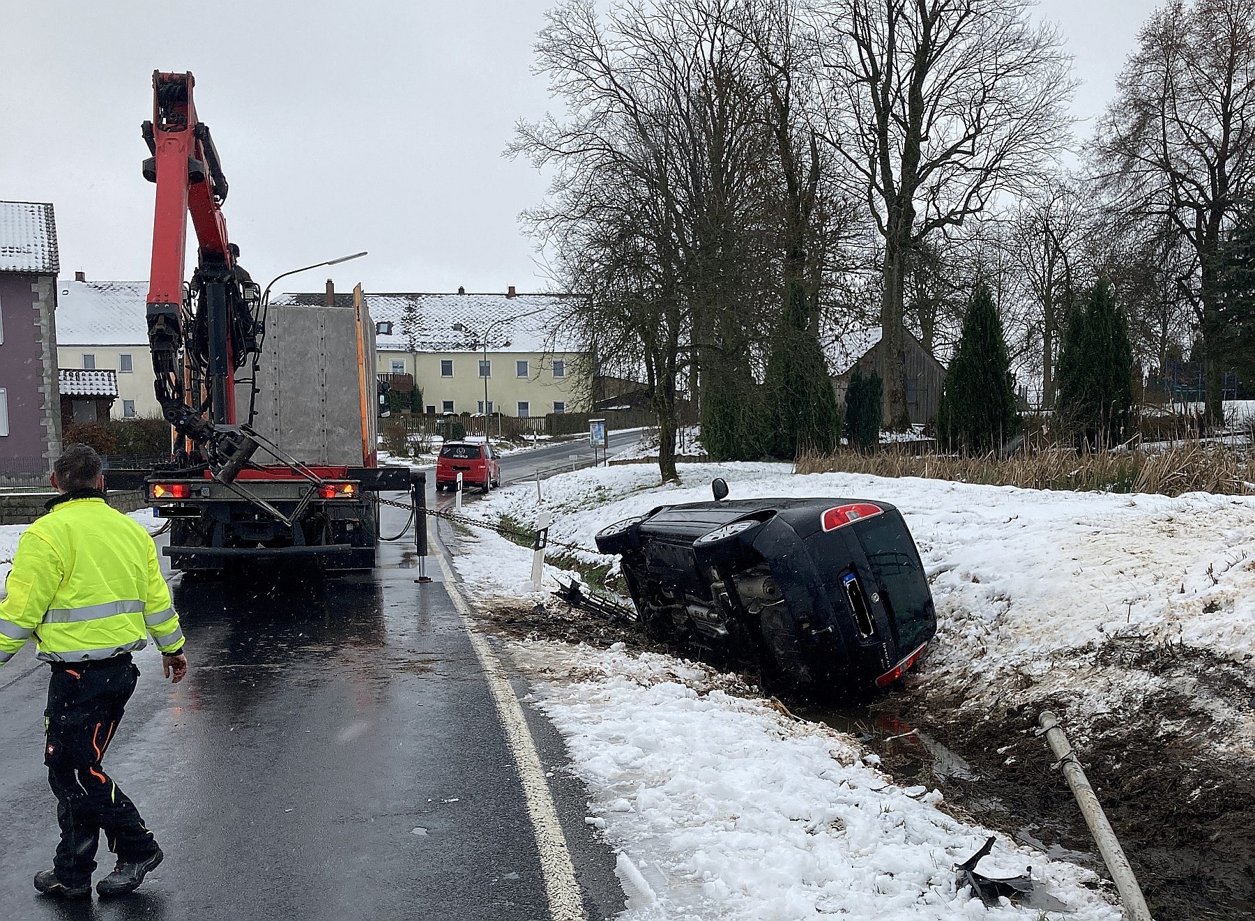 Hoher Sachschaden nach Verkehrsunfall bei Floß