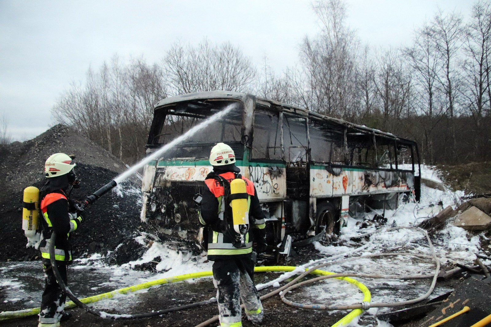 Bus bei „Dirtpark“ Auerbach brennt komplett aus