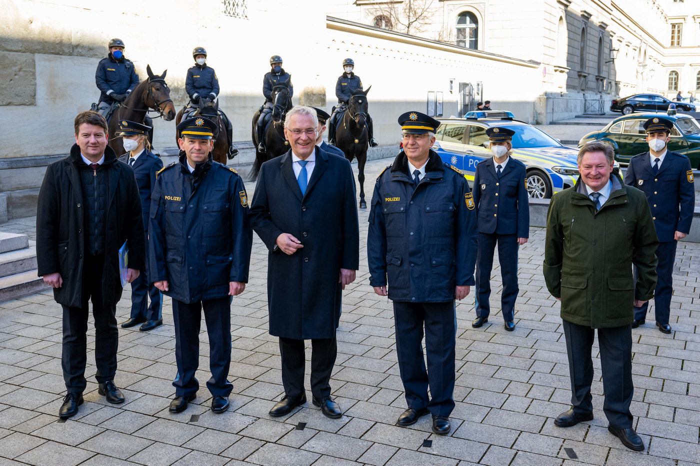 Verabschiedung des Bayerischen Landespolizeipräsidenten Prof. Dr. Wilhelm Schmidbauer und Amtseinführung seines Nachfolgers Michael Schwald am 25.02.2022  in der Allerheiligen-Hofkirche der Münchner Residenz in Muenchen. Foto: Sebastian Widmann / StMI