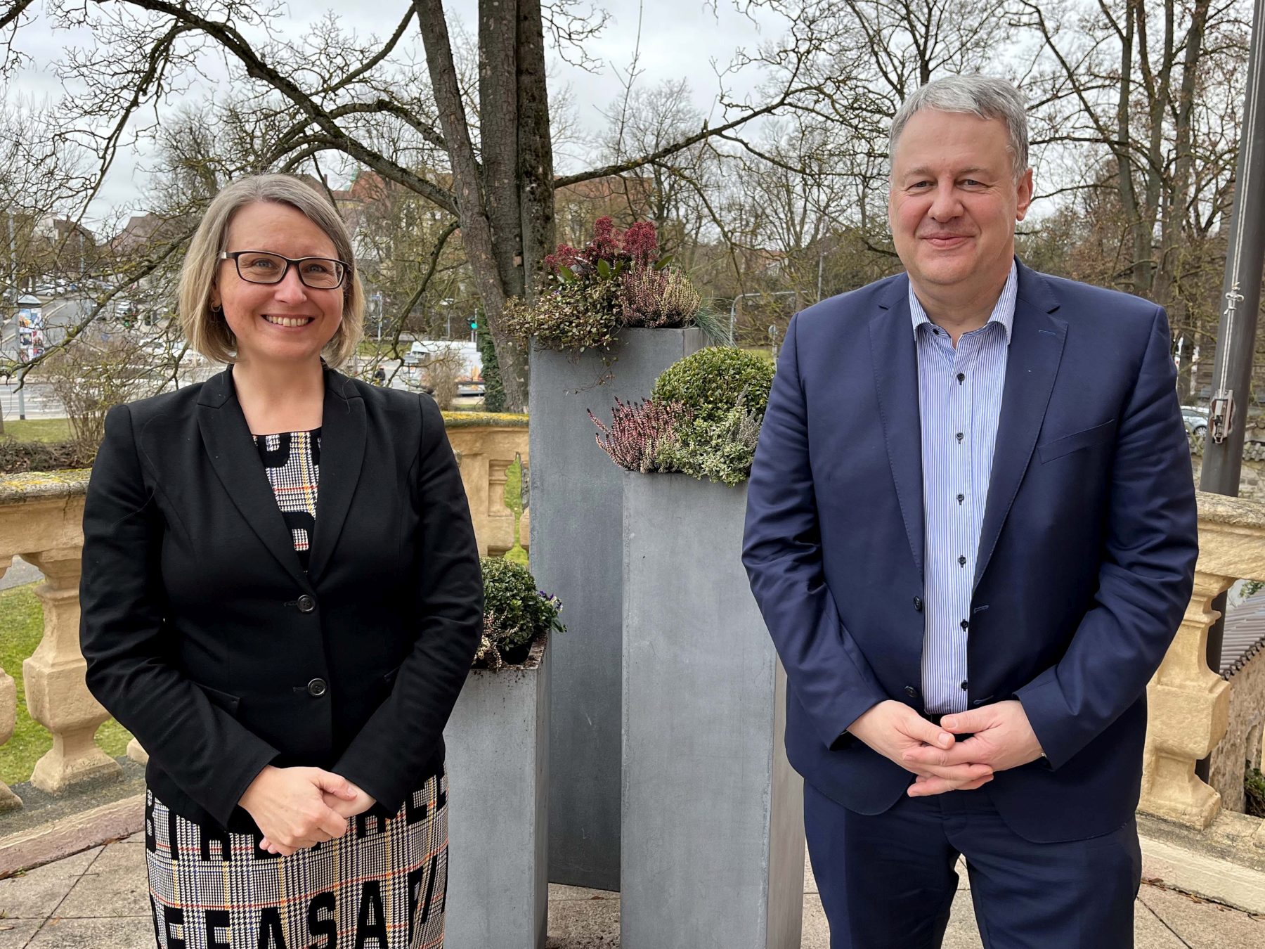 Virtuell tauschten sich Landrat Richard Reisinger und Susanne Hierl in den vergangenen Wochen und Monaten bereits mehrfach aus. Nun stattete die Bundestagsabgeordnete dem Landkreischef ihren offiziellen Antrittsbesuch ab Foto: Christine Hollederer