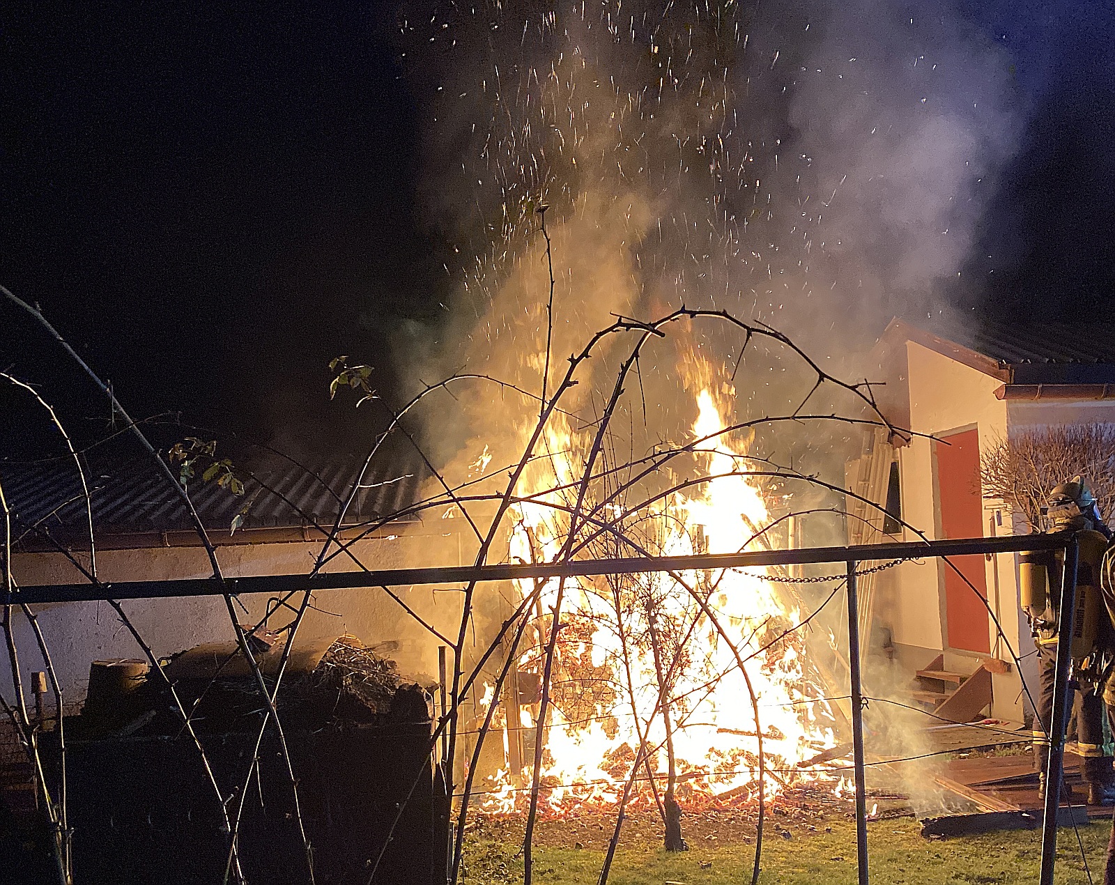 Brand einer Gartenhütte in Amberg