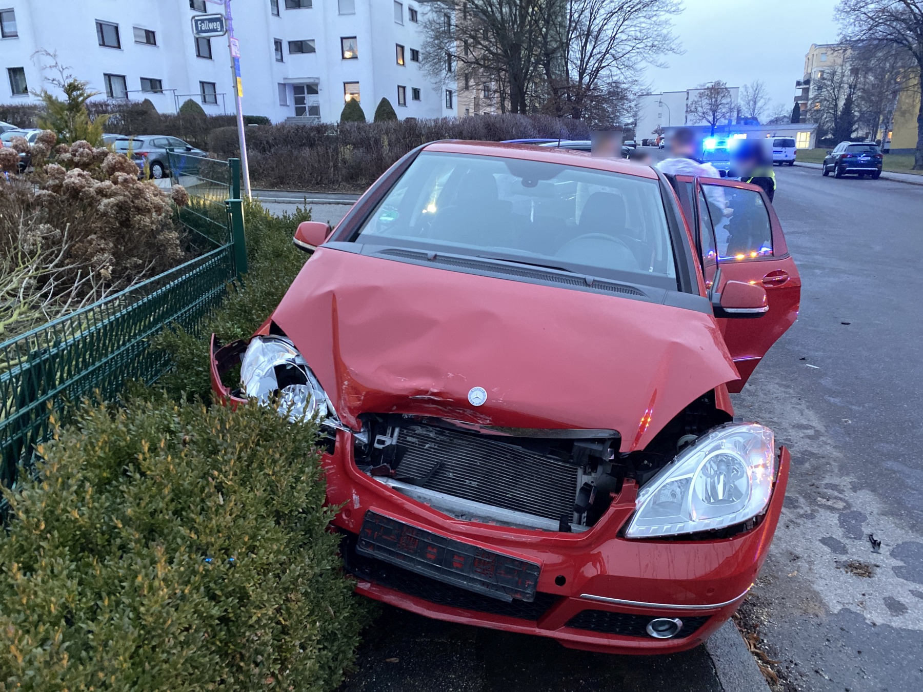 Drei Leichtverletzte forderte die Vorfahrtsmissachtung in Amberg Foto: Polizei