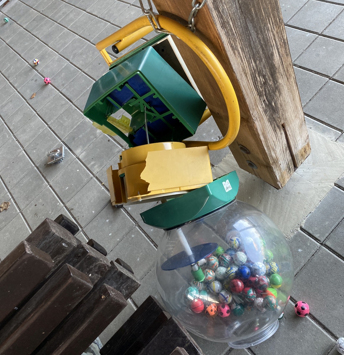 Unter anderem wurde dieser Automat beschädigt Foto: Polizei Amberg