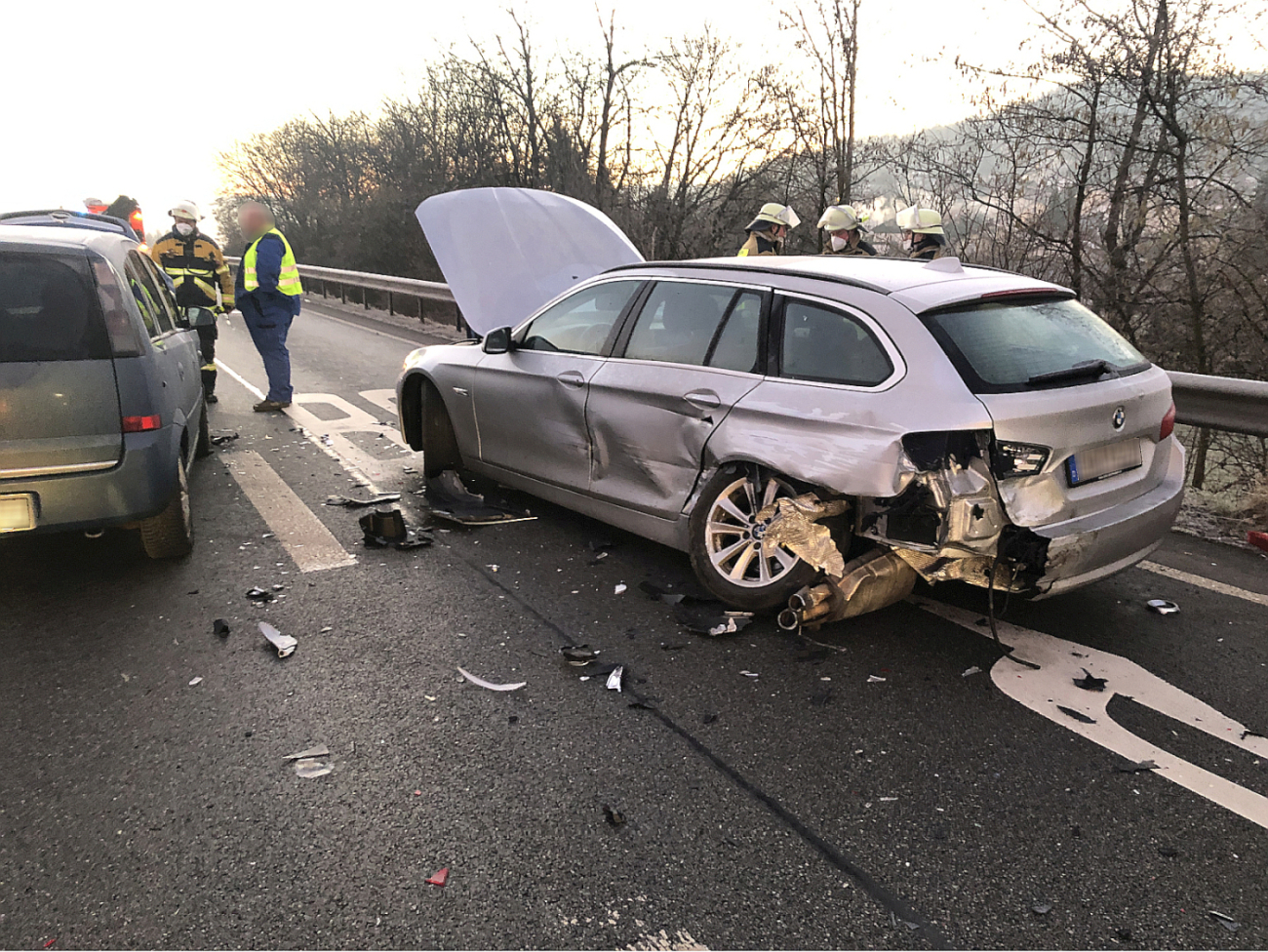 Verkehrsunfall B20 mit LKW und drei PKWs auf der Bundesstraße 20 bei Chammünster