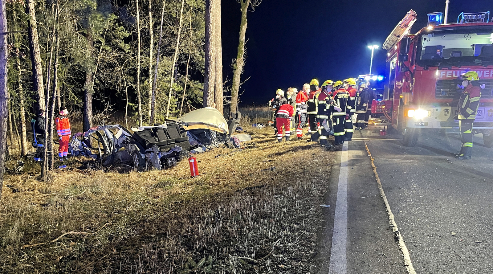 Der Fahrer des Ford Focus verstarb noch an der Unfallstelle Foto: Feuerwehr Landkreis Cham