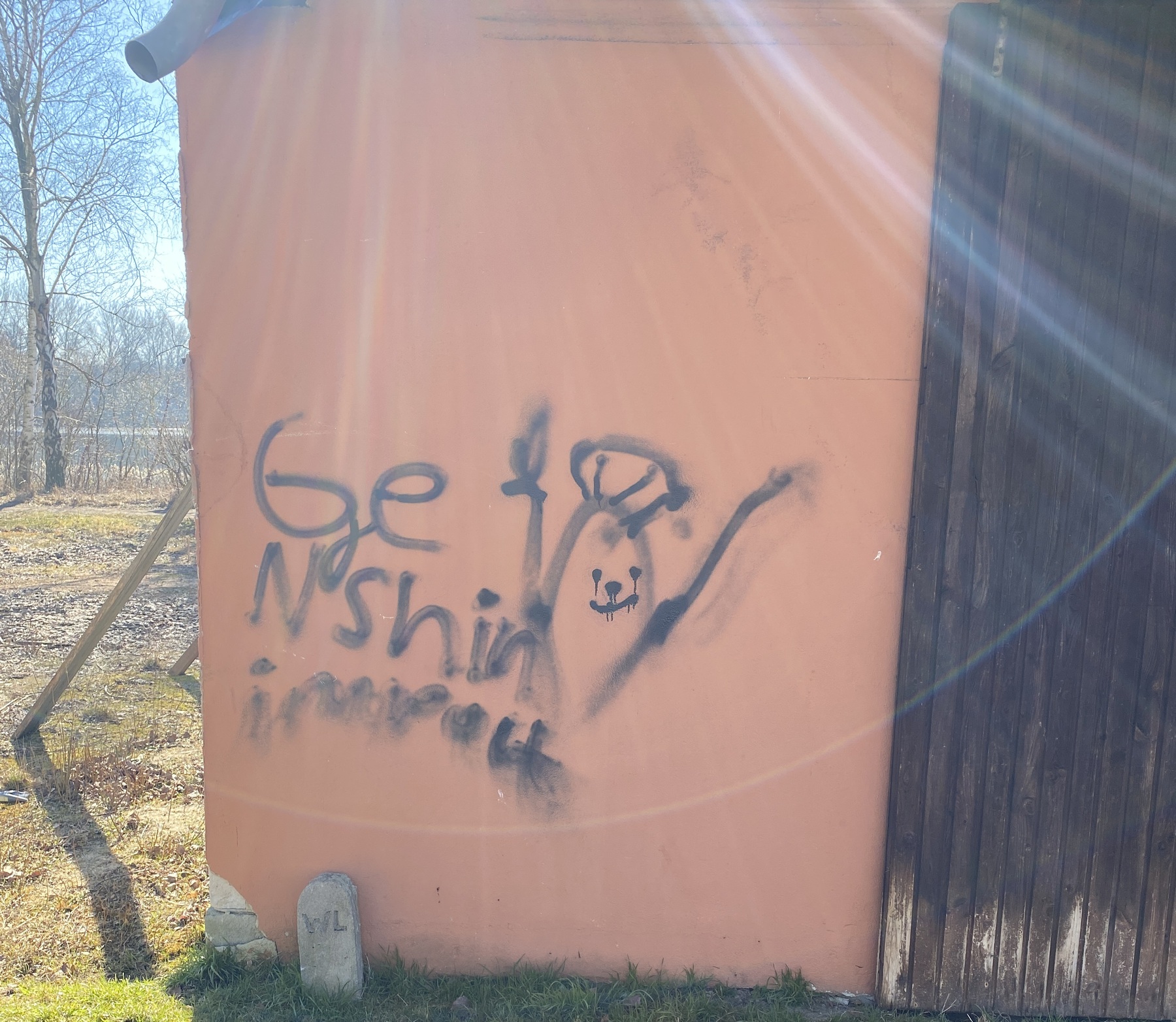 Durch das Graffiti entstand Sachschaden von rund 200€ Foto: Polizei Amberg