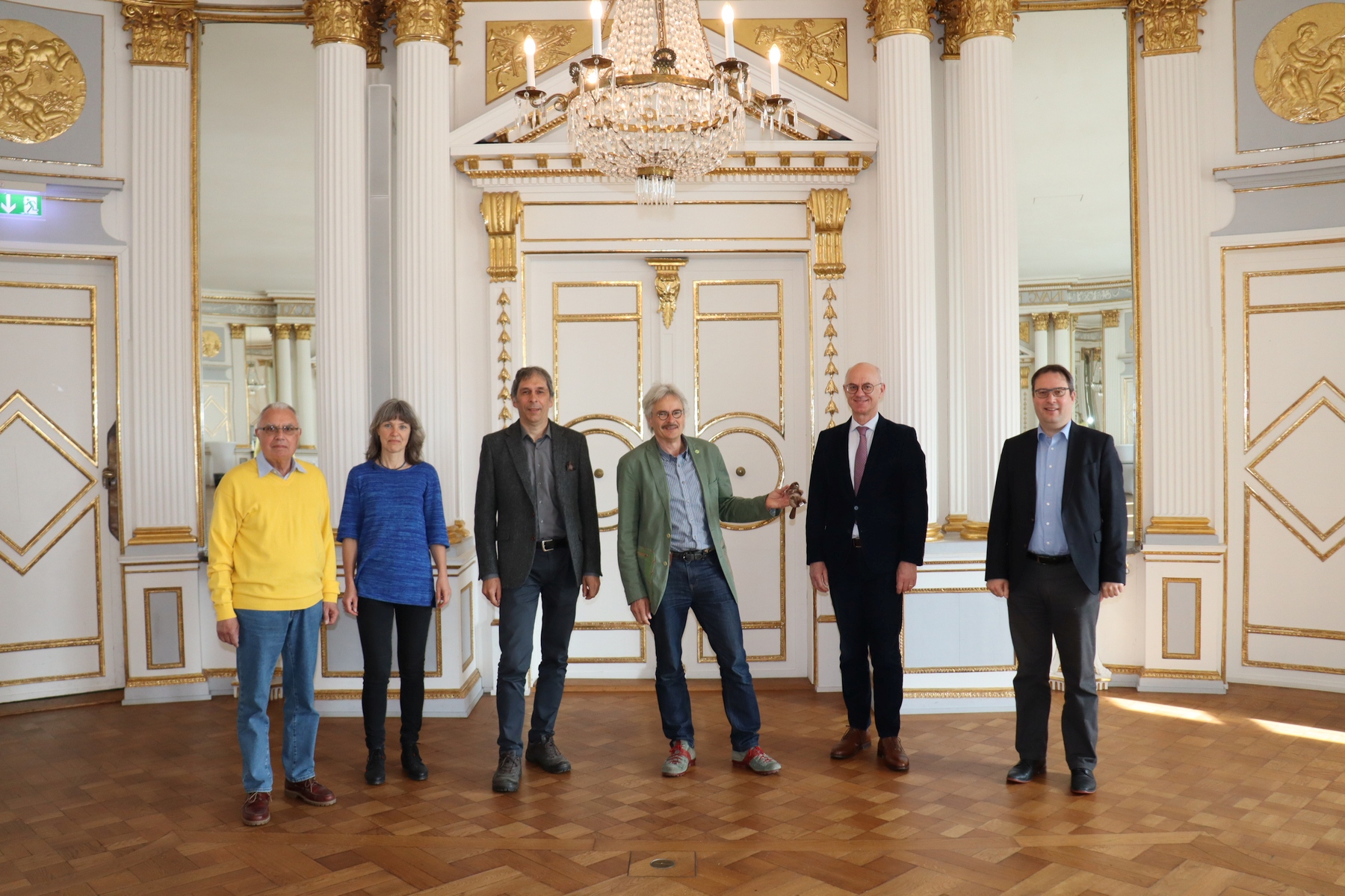 vlnr.: Stellvertretender Vorsitzender der Kreisgruppe Regensburg des Bund Naturschutzes, Hans Lengdobler, Artenschutzreferentin Dr. Christine Margraf , Regionalreferent Reinhard Scheuerlein, Landesvorsitzender Richard Mergner, Regierungspräsident Walter Jonas, Regierungsvizepräsident Florian Luderschmid Foto: Regierung der Oberpfalz/Kammermeier