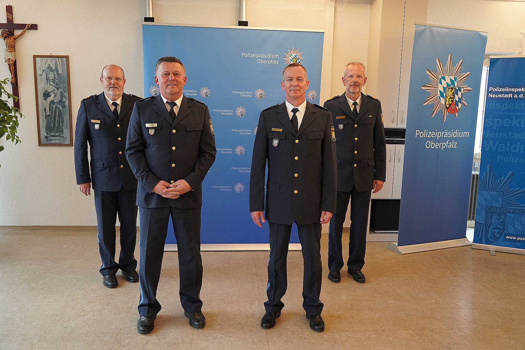 V.l.n.r.: Polizeipräsident Norbert Zink, Erster Polizeihauptkommissar Hermann Weiß, Polizeihauptkommissar Stefan Weinberger, Polizeivizepräsident Thomas Schöniger Foto: Polizeipräsidium Oberpfalz