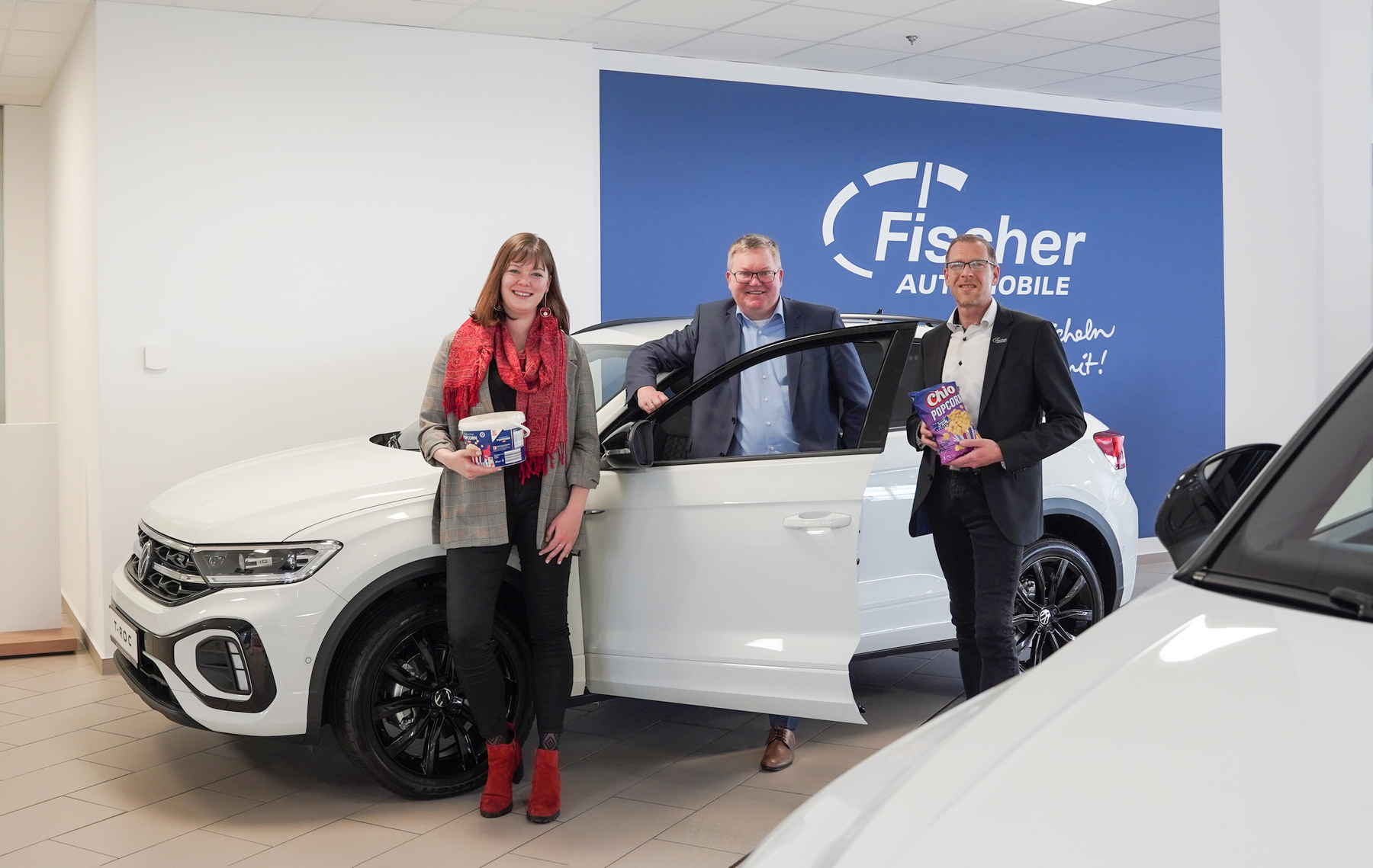 v. l. Ina Bogner (Stadt Amberg), Oberbürgermeister Michael Cerny und Betriebsleiter Fischer Automobile Roland Franz Foto: Hannah Madry, Fischer Automobile