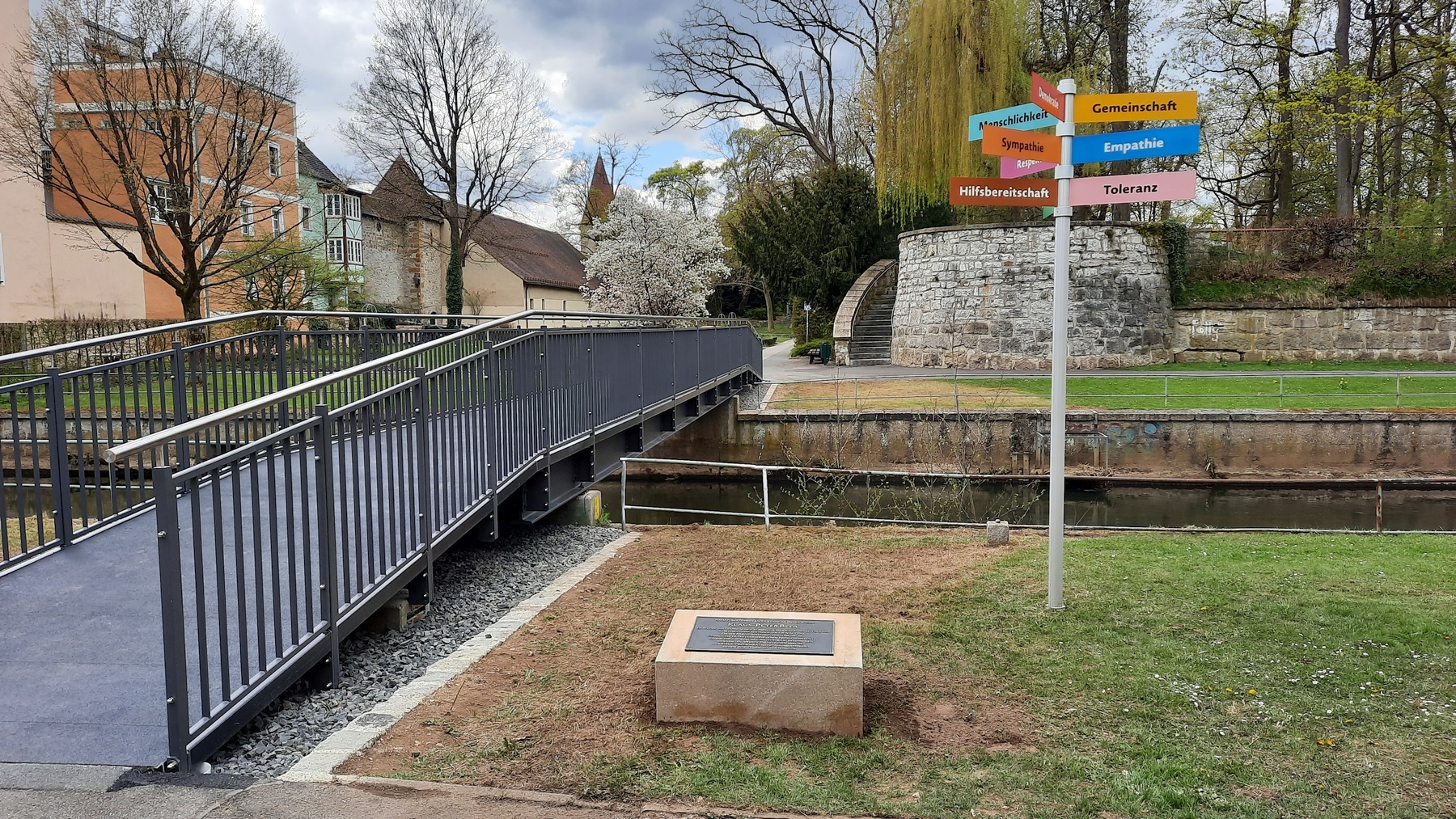 Bauarbeiten am Vilssteg im Stadtgraben beendet