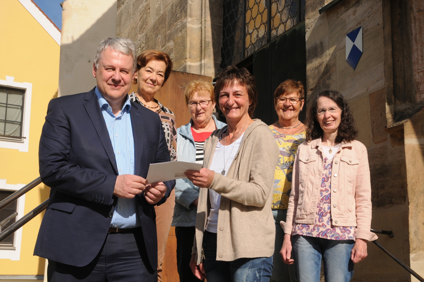 Frauenbund St. Marien Sulzbach spendet für Ukraine-Hilfe des Landkreises