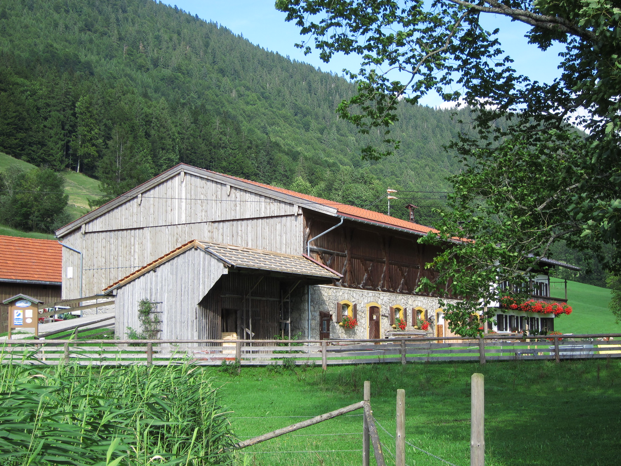 Diebstähle auf alleinstehendem Hof