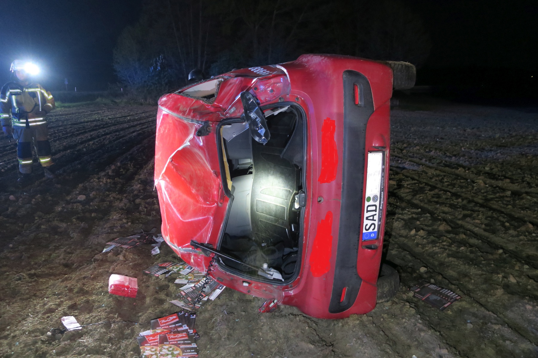 Der Fahrer musste schwerverletzt mit dem Rettungshubschrauber abtransportiert werden Foto: Polizei Schwandorf