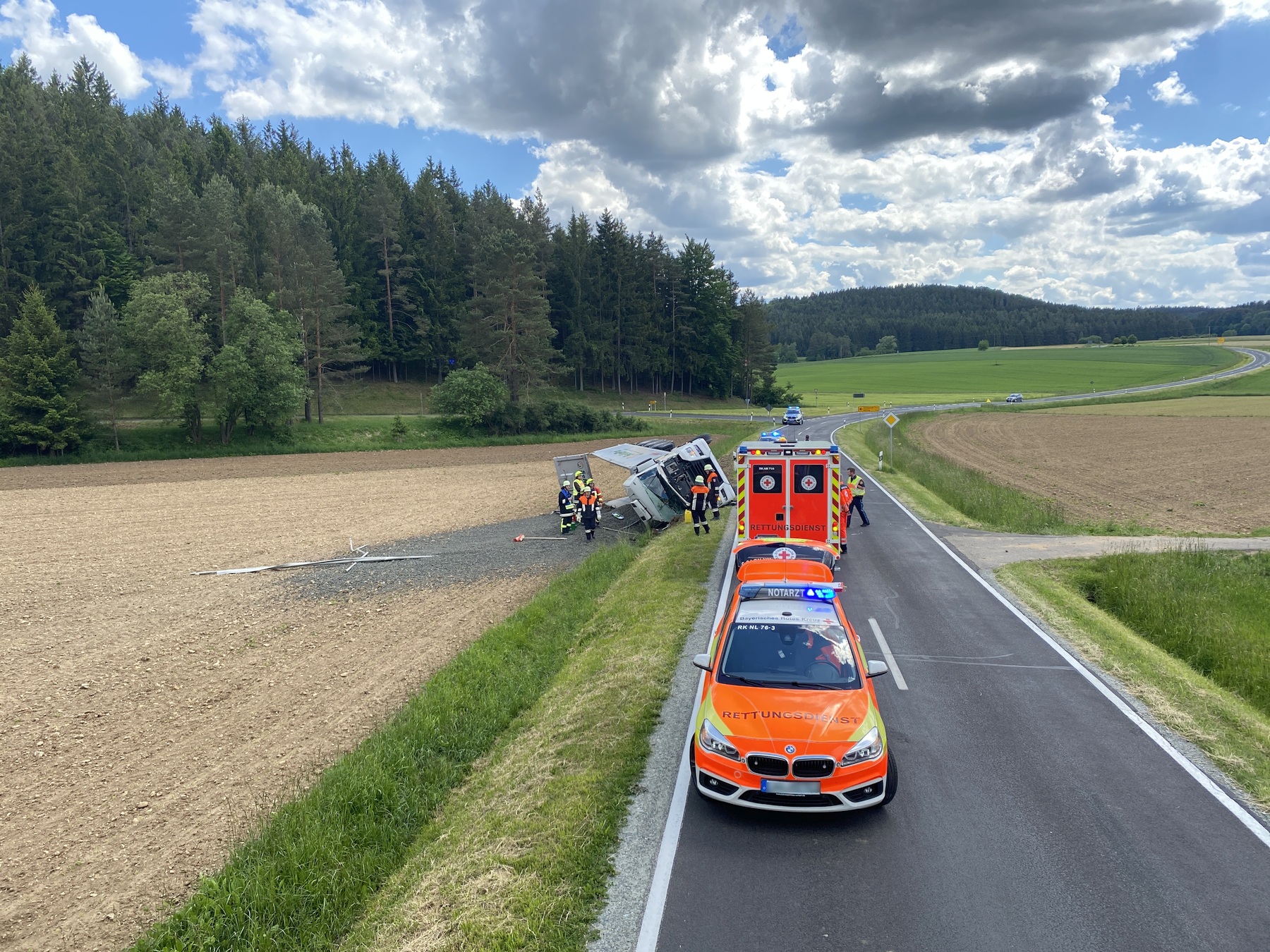 Der Lenker des Sattelzugs wurde zum Glück nur leicht verletzt Foto: Polizei Amberg