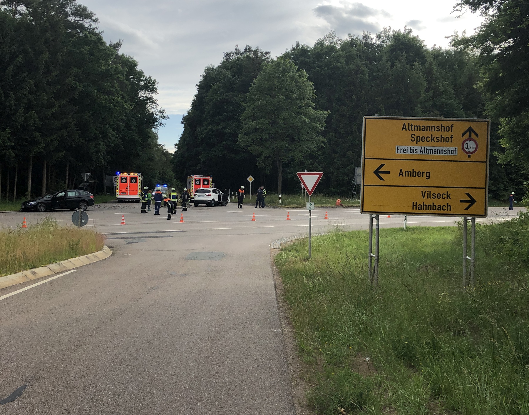 Unfall mit einer schwer und zwei leicht verletzten Personen bei Speckshof