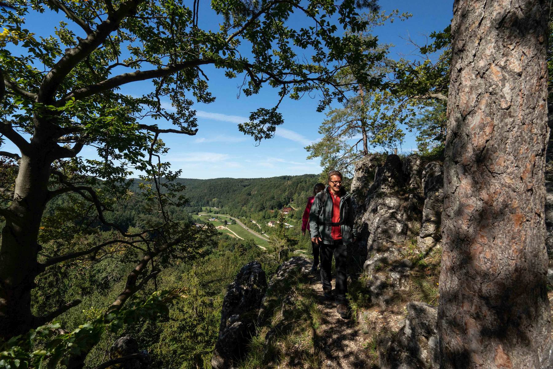 Hubert Zaremba auf dem Rundwanderweg 2 im Hirschbachtal Foto: Carolin Thiersch