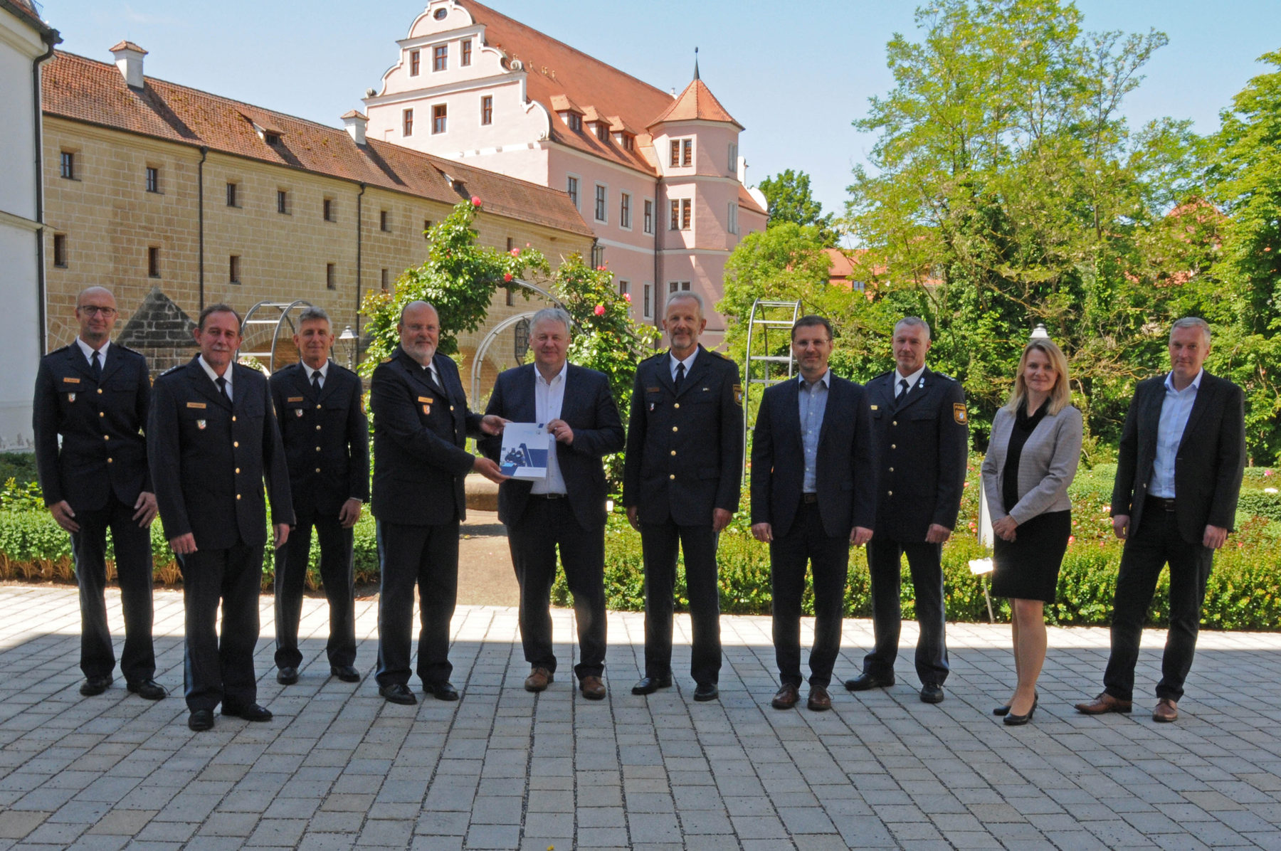 Polizeipräsident stellt Landrat Richard Reisinger die Sicherheitsstatistik vor