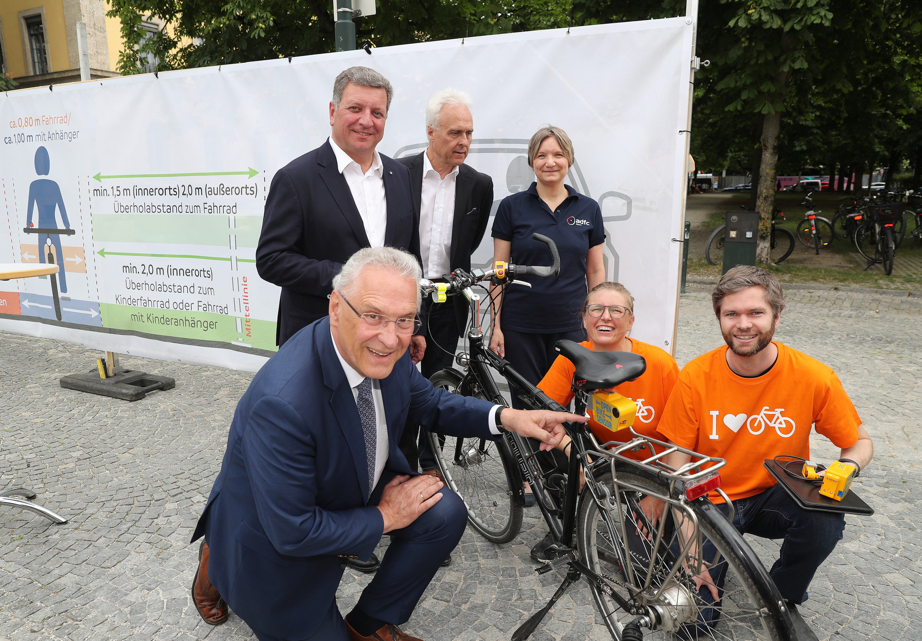 Innenminister Joachim Herrmann, Verkehrsminister Christian Bernreiter, ADFC und ADAC gemeinsam für mehr Sicherheit beim Radfahren