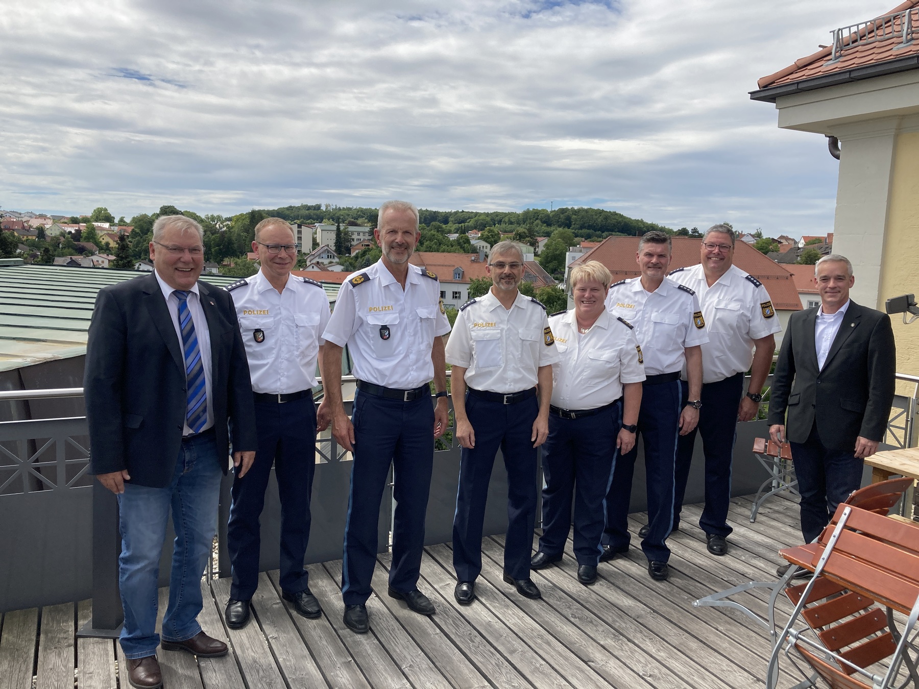 v.l.n.r.:  3 Bgm. Hans-Jürgen Hopf, PHK Hirschmann, PVP Schöniger, PHK Scharbauer, PDin Fendl, EPHK Spangler, PHK Zitzelsberger, Personalrat KHK Winterberg Foto: APS Parsberg, PHK Fuchs