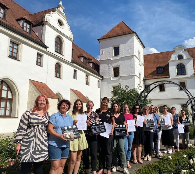 15 Vertreter aus Kindertageseinrichtungen können ab sofort Kinder in frühem Alter sicher an die digitale Welt heranführen Foto: Iris Pinzenöhler