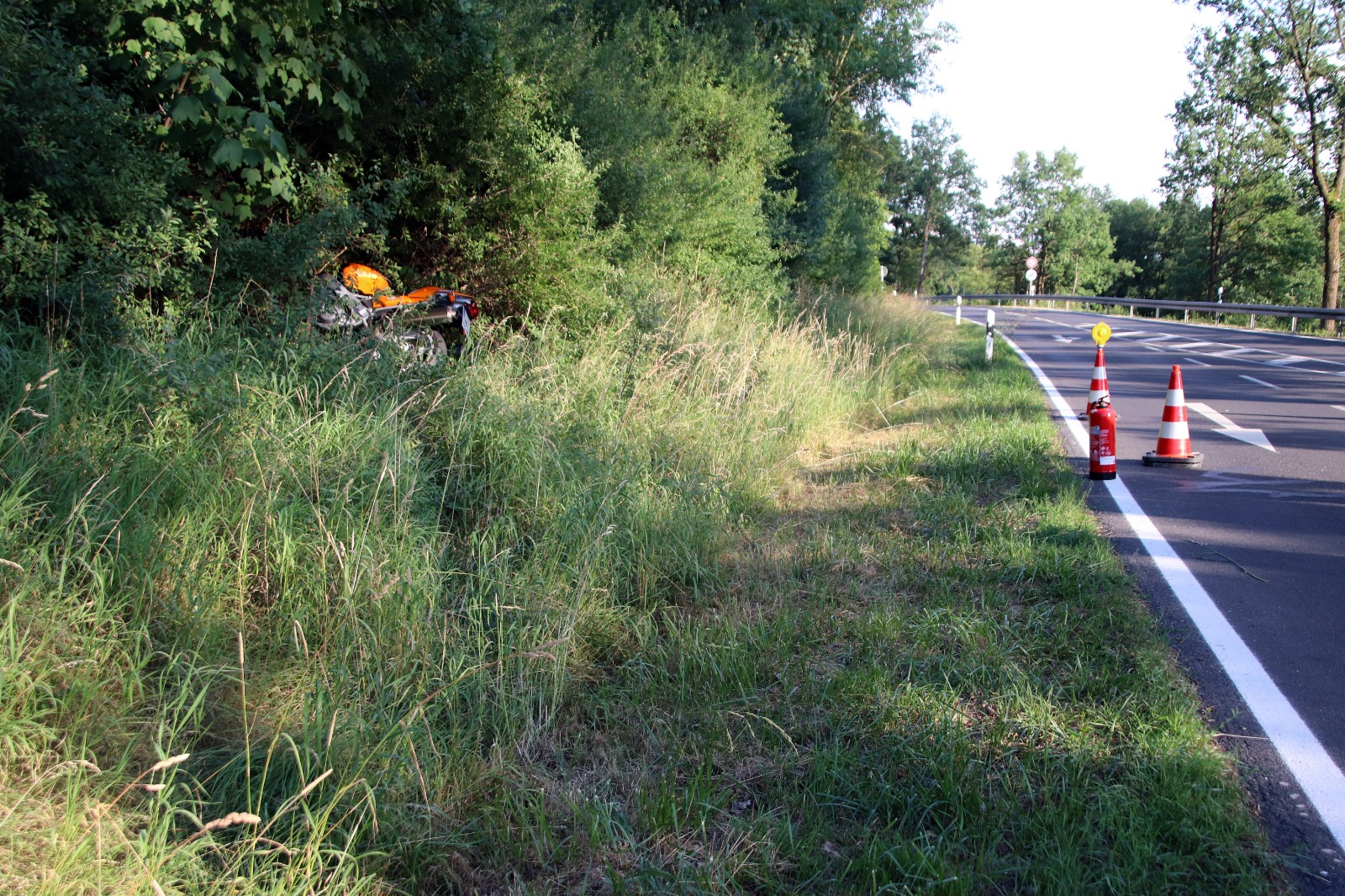 Der Fahrer des Motorrads wurde bei dem Unfall schwer verletzt Foto: Oberpfalz Aktuell