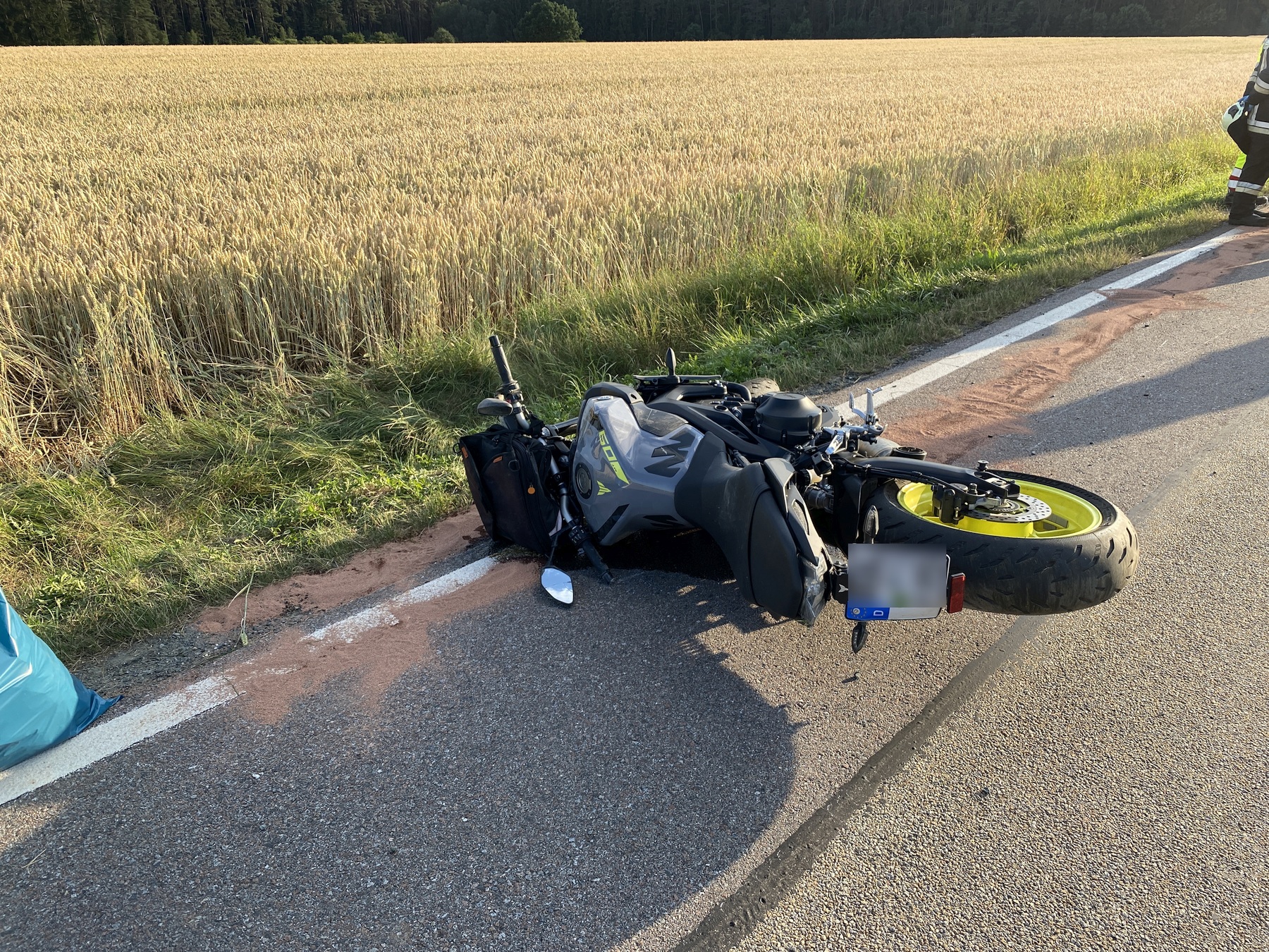 Der Biker kam mit leichten Verletzungen ins Krankenhaus Foto: Polizei Amberg