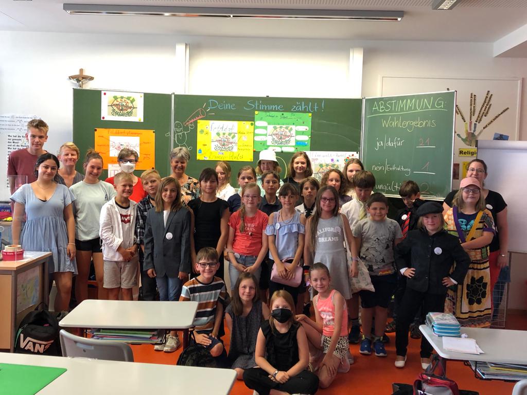 Früh übt sich Demokratie! Kinder der vierten Jahrgangsstufe der Pestalozzi-Grundschule in Sulzbach-Rosenberg lernten spielerisch das Wesen einer demokratischen Gesellschaft Foto: Anita Kinscher