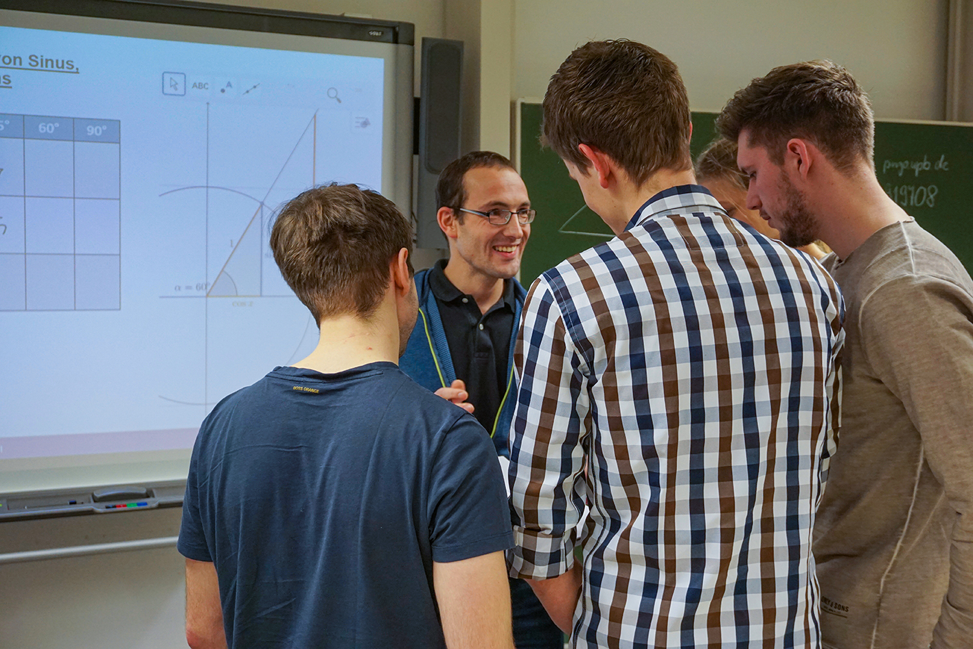 Der Mathematik-Brückenkurs ermöglicht den Teilnehmenden in kleinen Lerngruppen einen engen Austausch mit den Dozierenden Foto: Wiesel / OTH Amberg-Weiden