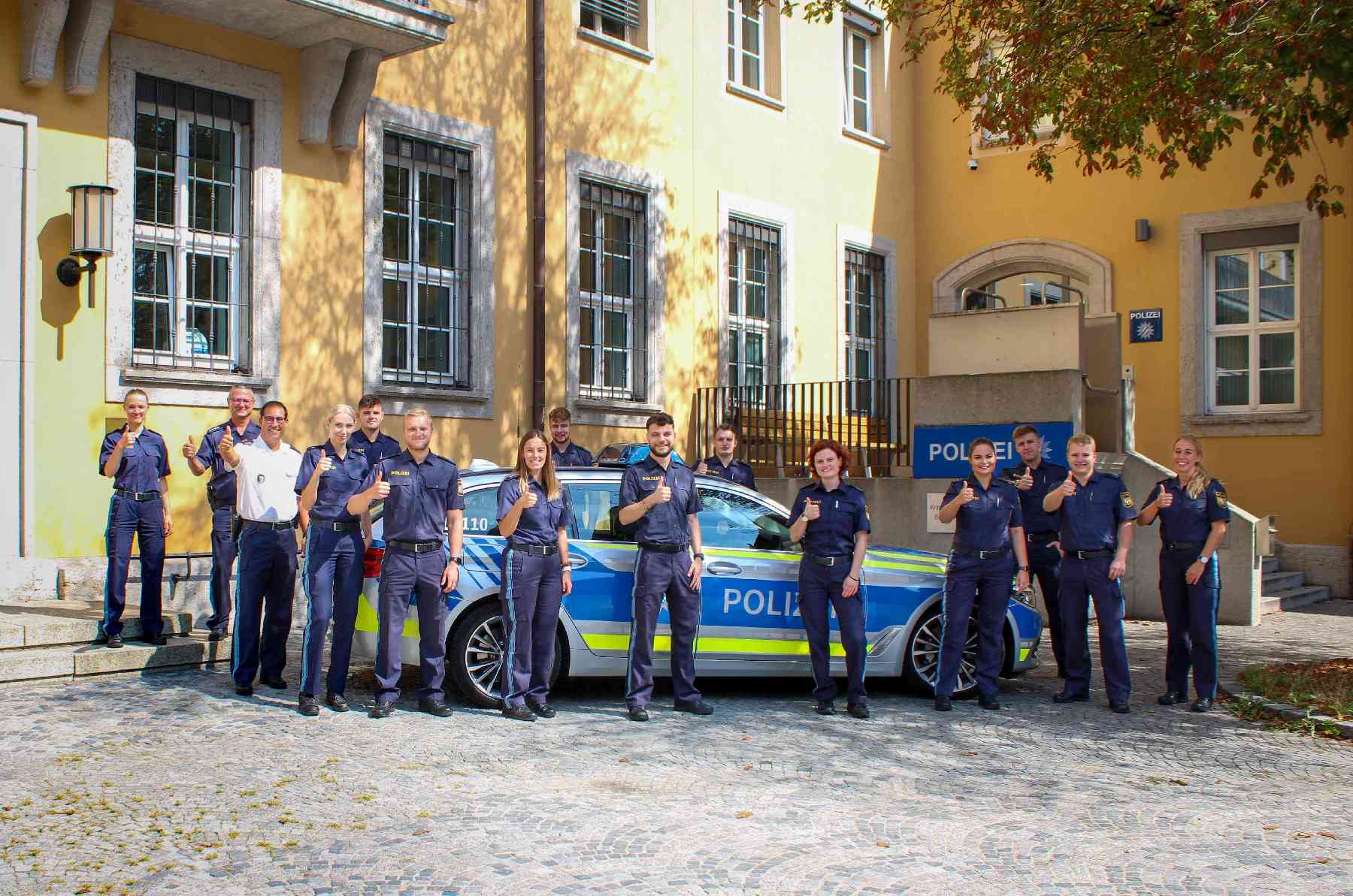 Die Polizeiinspektion Regensburg Süd begrüßt neue Kollegen